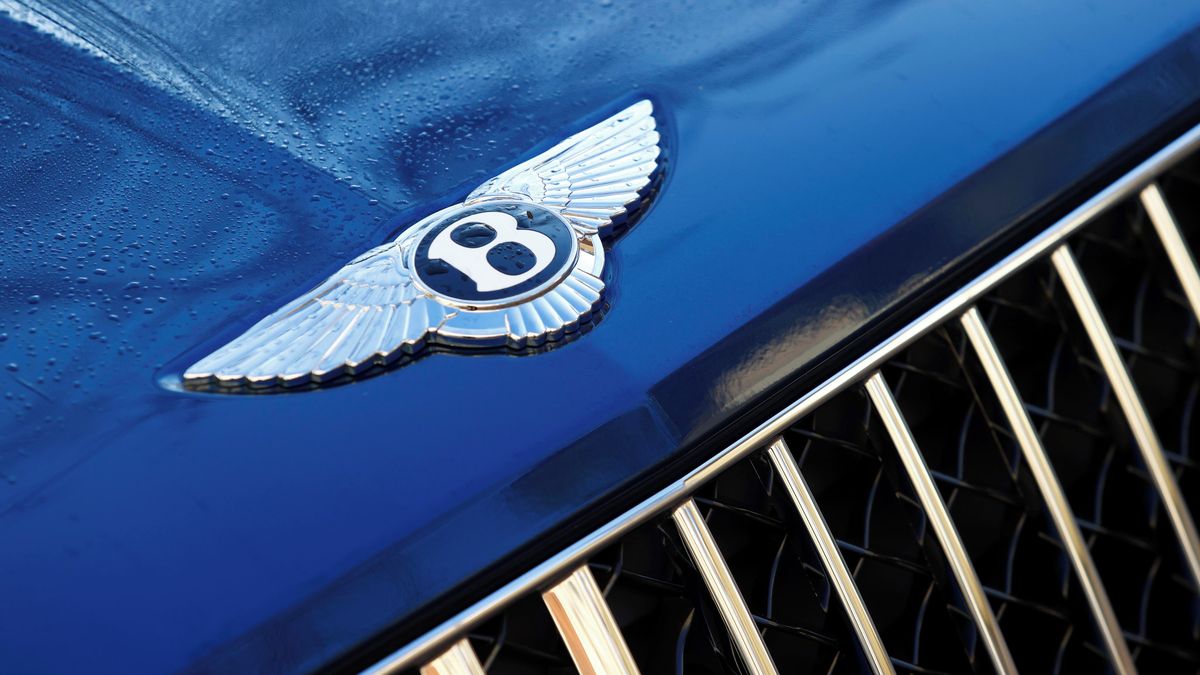 Místo elektromobilu bude hybridem. Bentley s novou Bentaygou mění plány